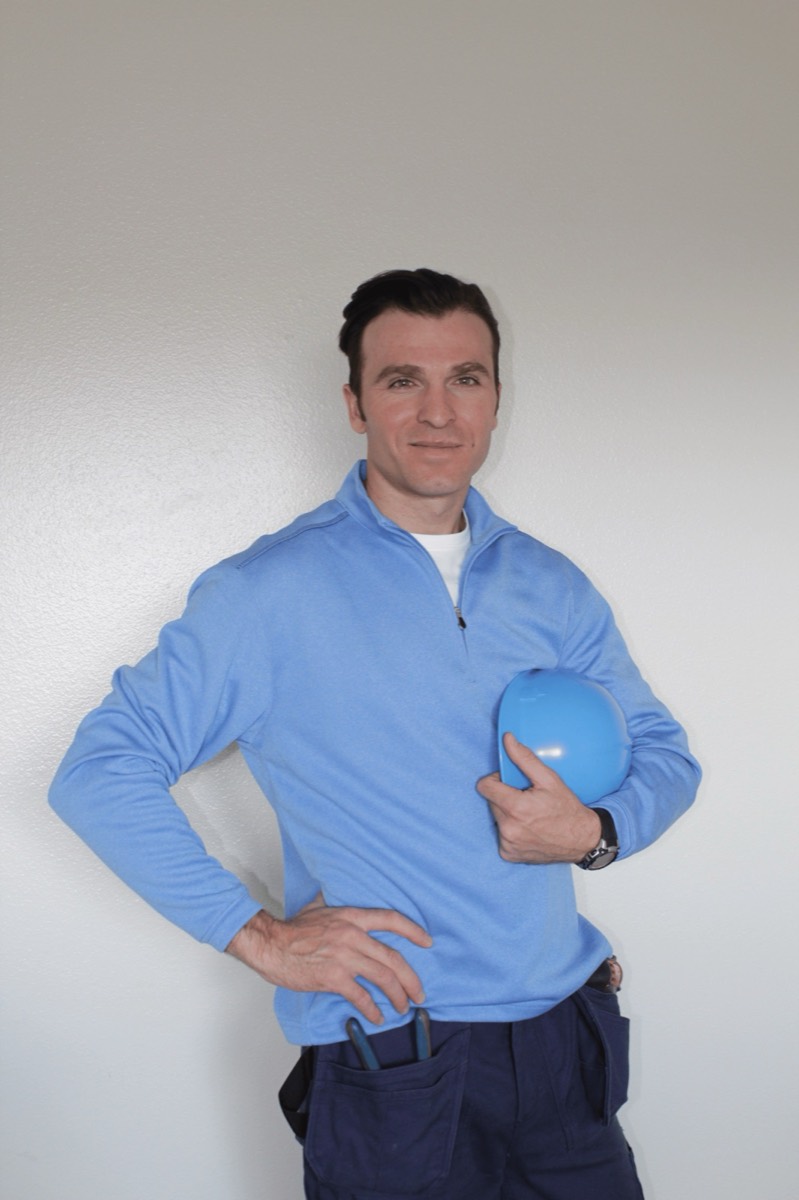 Appliance repair technician at work, Tampa Bay