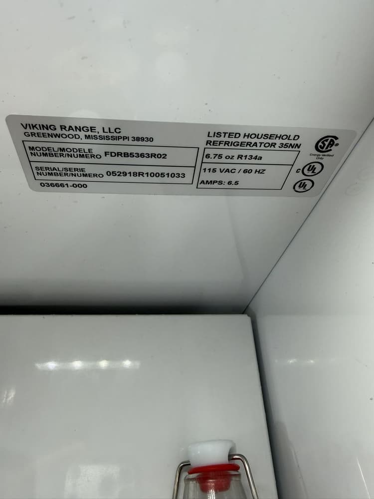 Viking FDRB5363 data plate showing the factory refrigerant charge of 6.75 oz R134a